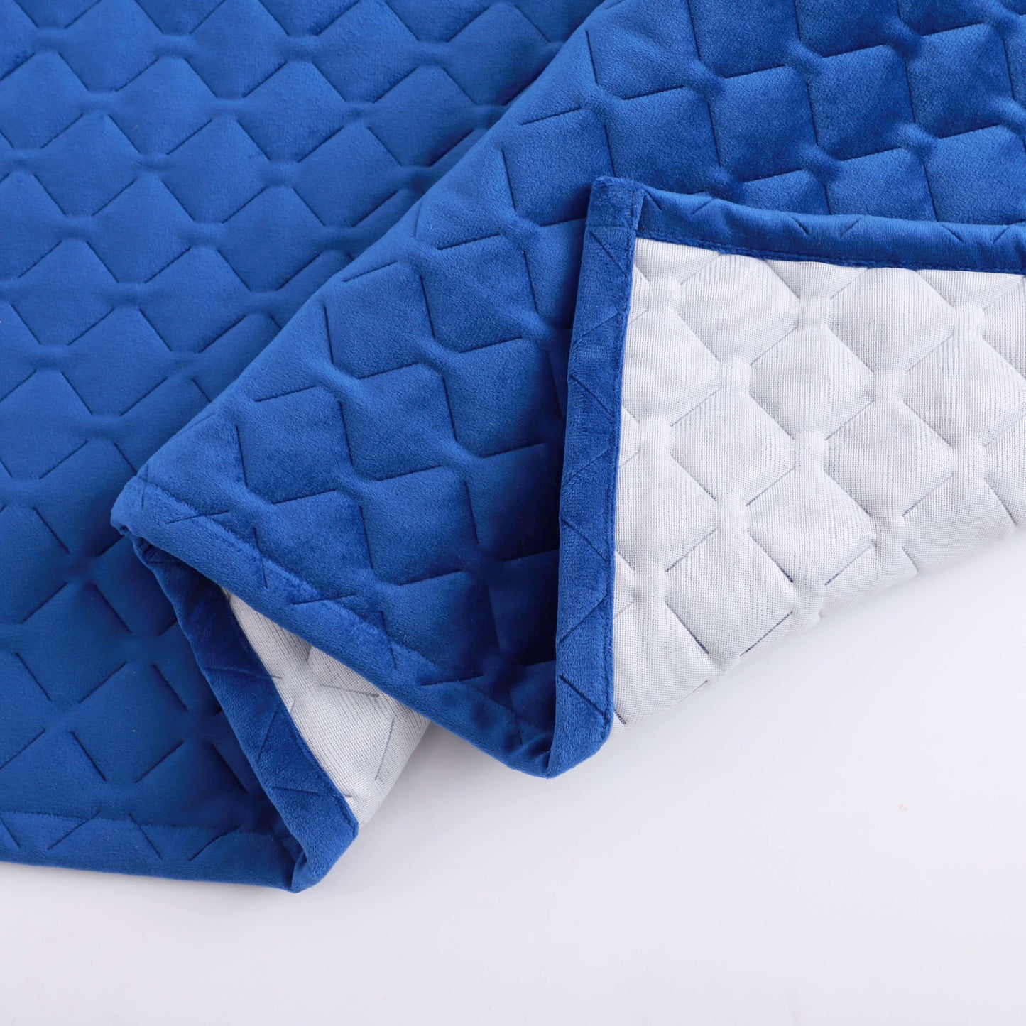 Quilted Velvet Bed Runner – Luxurious Comfort for a Hotel-Style Bedroom Finish