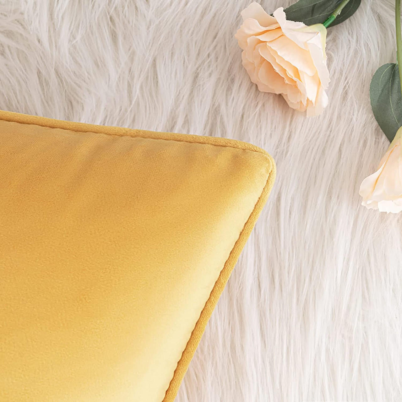 Set of 2 Cushions with Velvet Covers Included - 45x45 cm