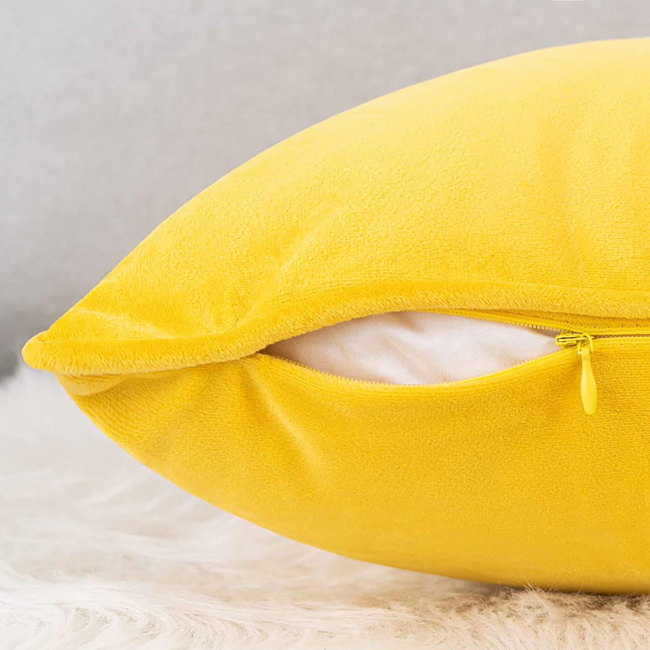 Set of 2 Cushions with Velvet Covers Included - 45x45 cm