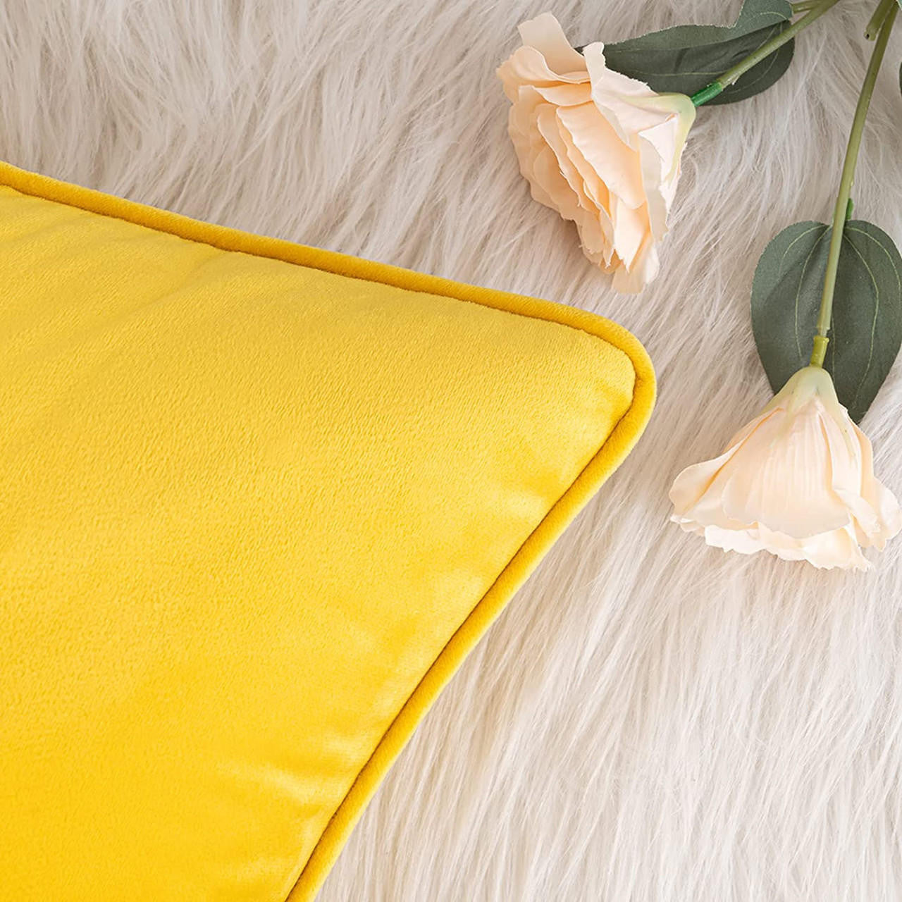 Set of 2 Cushions with Velvet Covers Included - 45x45 cm