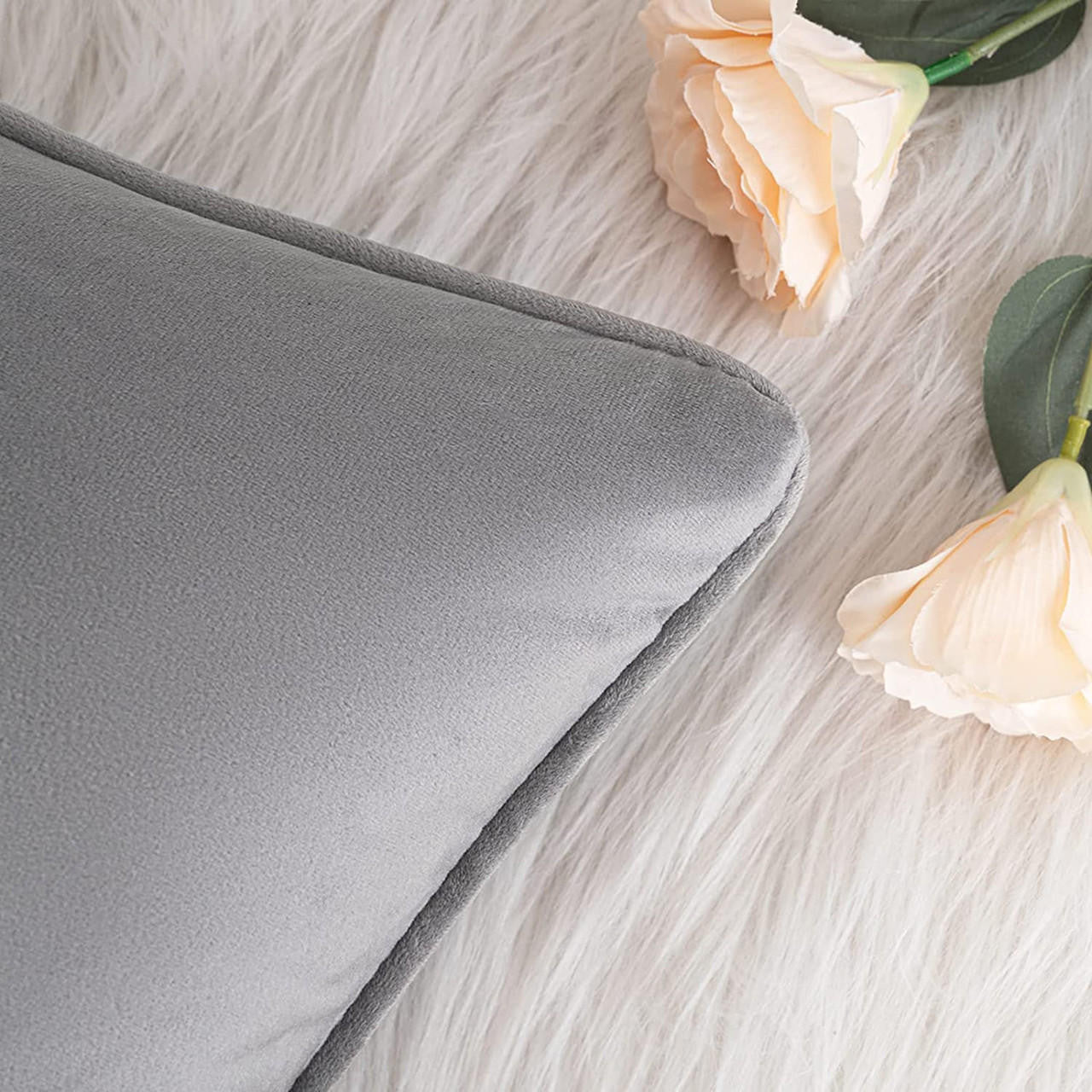 Set of 2 Cushions with Velvet Covers Included - 45x45 cm